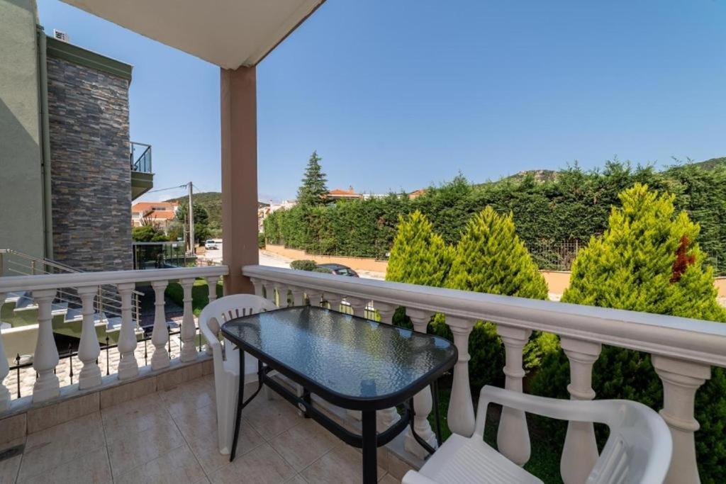 Apartament Side By Side Nea Iraklitsa Zewnętrze zdjęcie